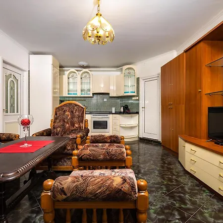 A Nostalgic Getaway In Plovdiv's Historic Quarter By Flat Mаnager شقة